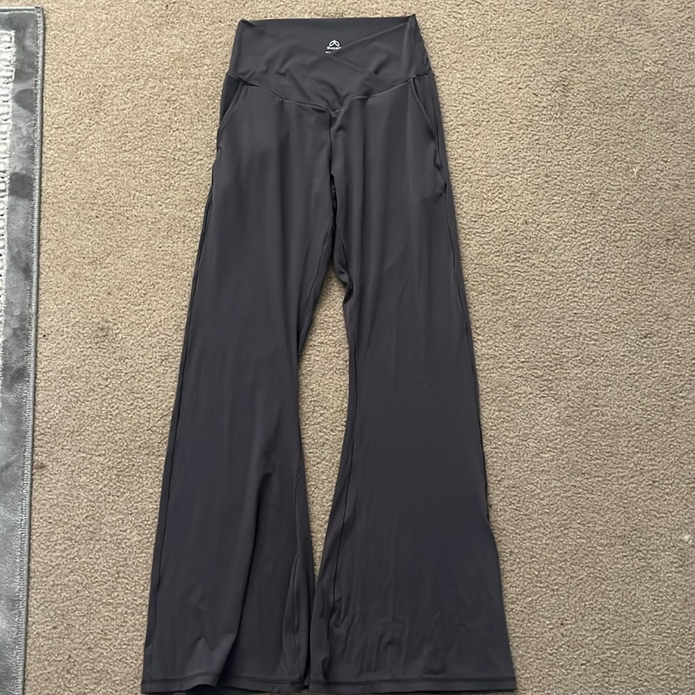 Criss Cross Flare Leggings